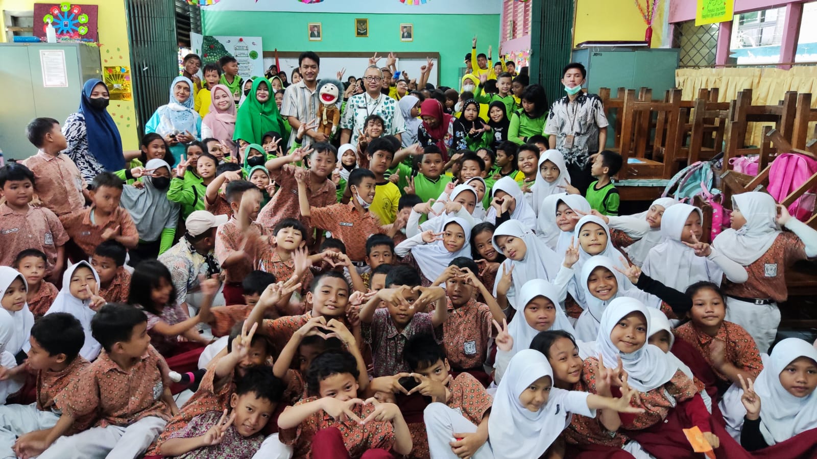 KETUPAT BETAWI : Ketemu Pemustaka Bareng Team Wisata Literasi Di SDN Johar Baru 19